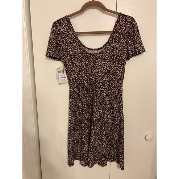 La La Land Mini Dress Medium Black Mauve Floral Print NWT Off Shoulder Empire - Picture 3 of 7